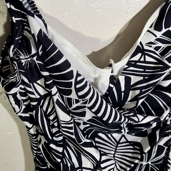 Miraclesuit Tummy Control Banana Leafs Swimsuit - Picture 4 of 5